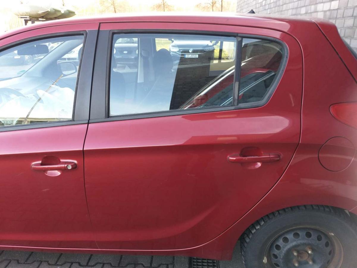 Hyundai I20 PB original Tür hinten links Berry Red 1F Rohbau Bj.2009